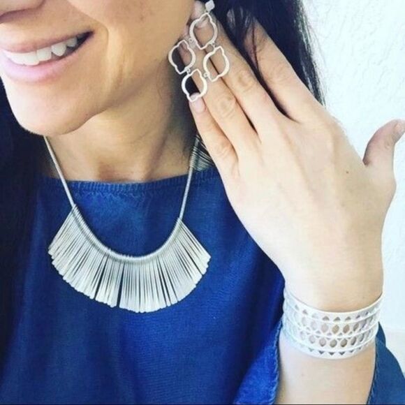 Stella & Dot essential fringe silver collar statement necklace - Picture 3 of 9